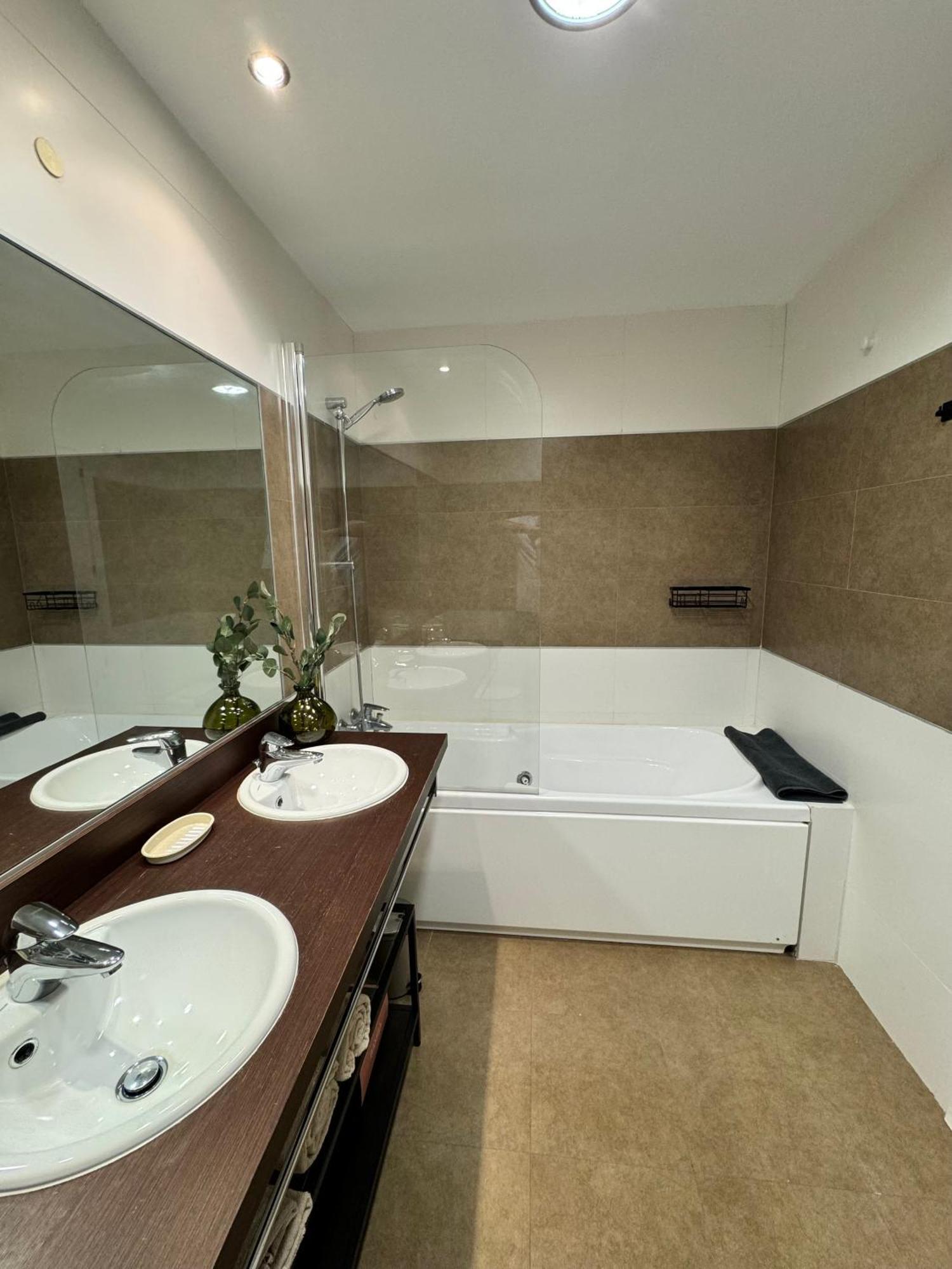 Piso De Lujo Totalmente Equipado A Estrenar Para 6 Estepona Zewnętrze zdjęcie